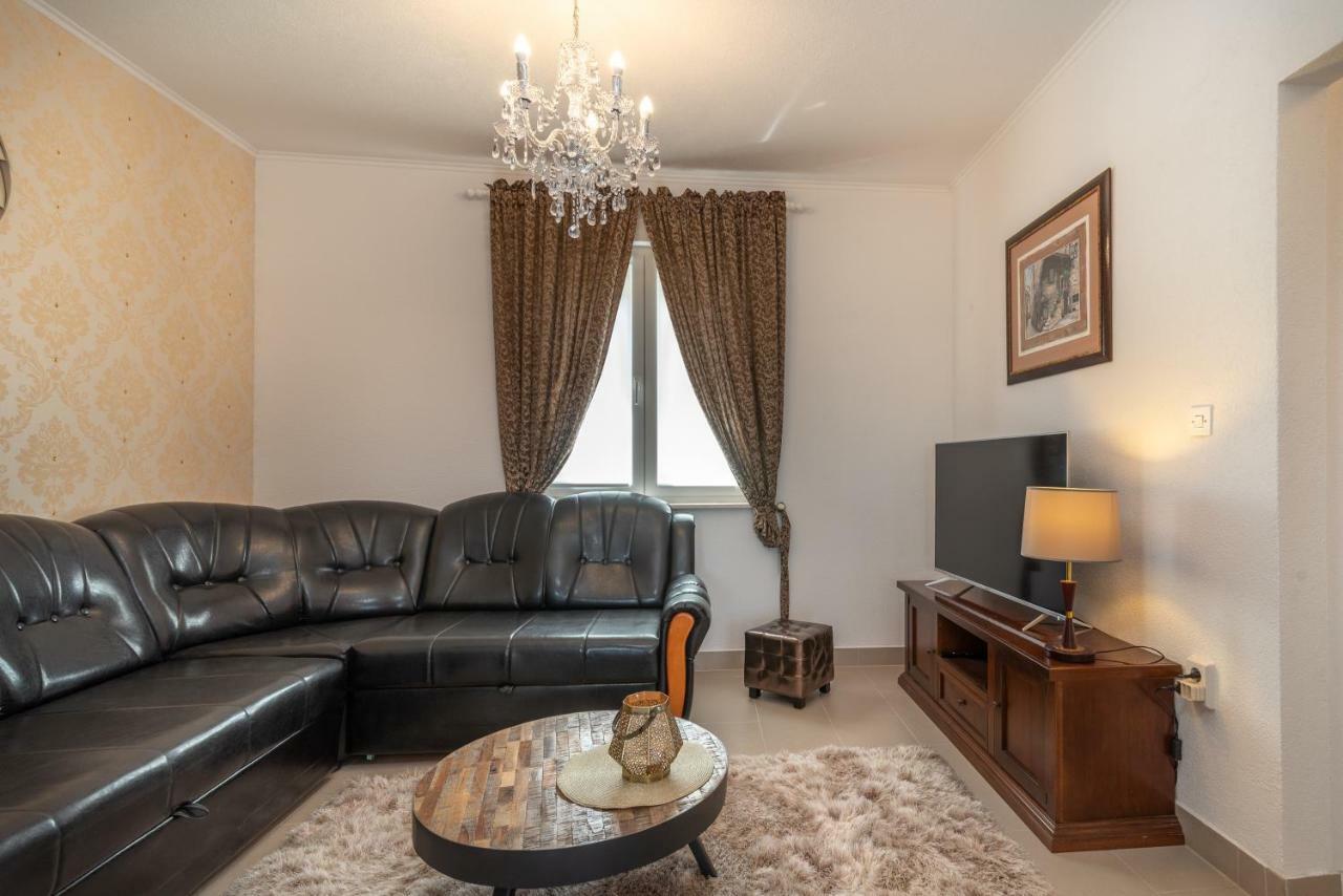 Villa Insula Ventum Трогир Екстериор снимка
